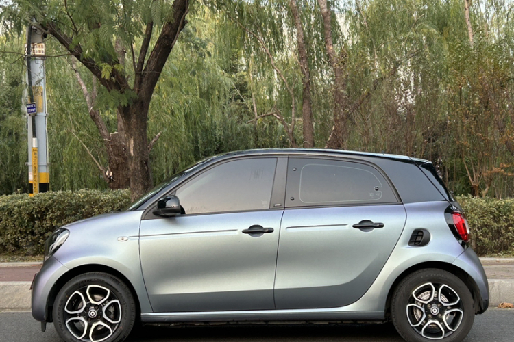 smart forfour 2016款 0.9T 66千瓦先锋版车身外观6002