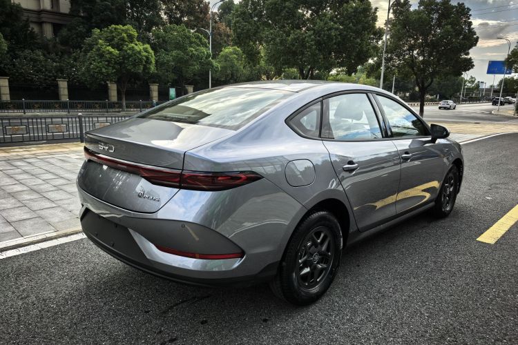 比亚迪 秦PLUS 2025款 DM-i 智驾版 55KM领先型车身外观6014