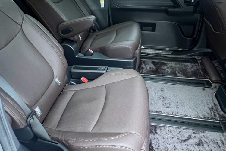 丰田 赛那SIENNA 2023款 2.5L混动 铂金版中控内饰7009