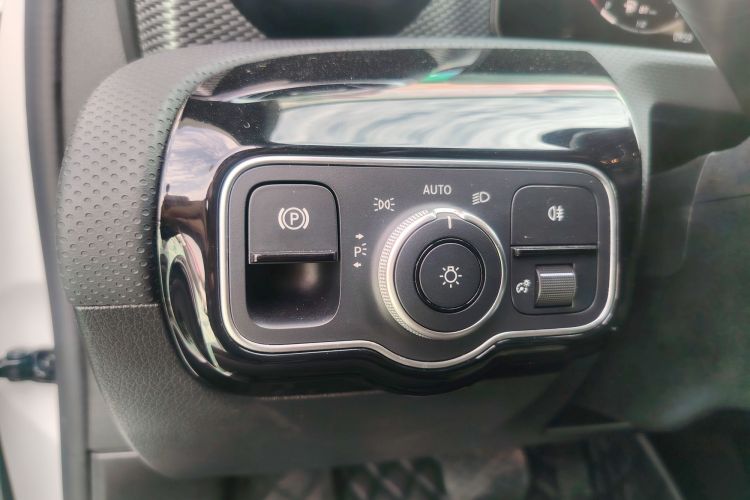 奔驰A级 2023款 A 180 L中控内饰7008