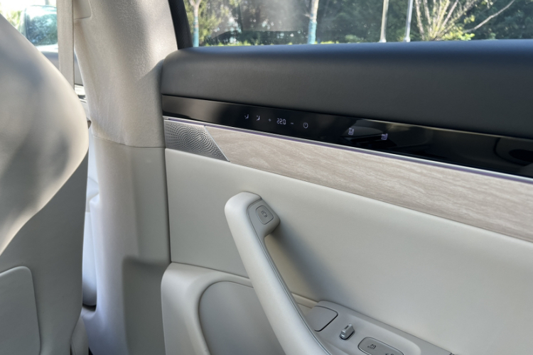 鸿蒙智行 智界R7 2024款 纯电 736km UItra中控内饰7001