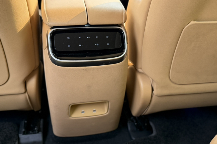 鸿蒙智行 问界M7 2022款 1.5T 后驱舒适版中控内饰7001