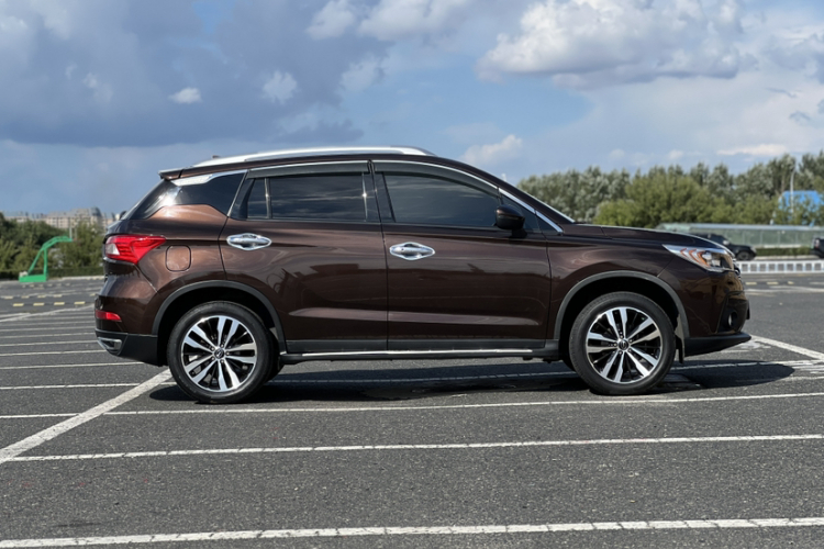 广汽传祺 传祺GS4 2015款 200T G-DCT豪华版车身外观6003