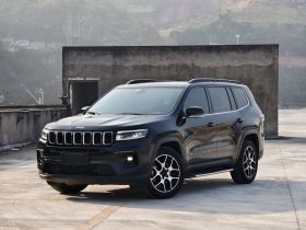 Jeep 大指挥官 2022款 2.0T 两驱精英版