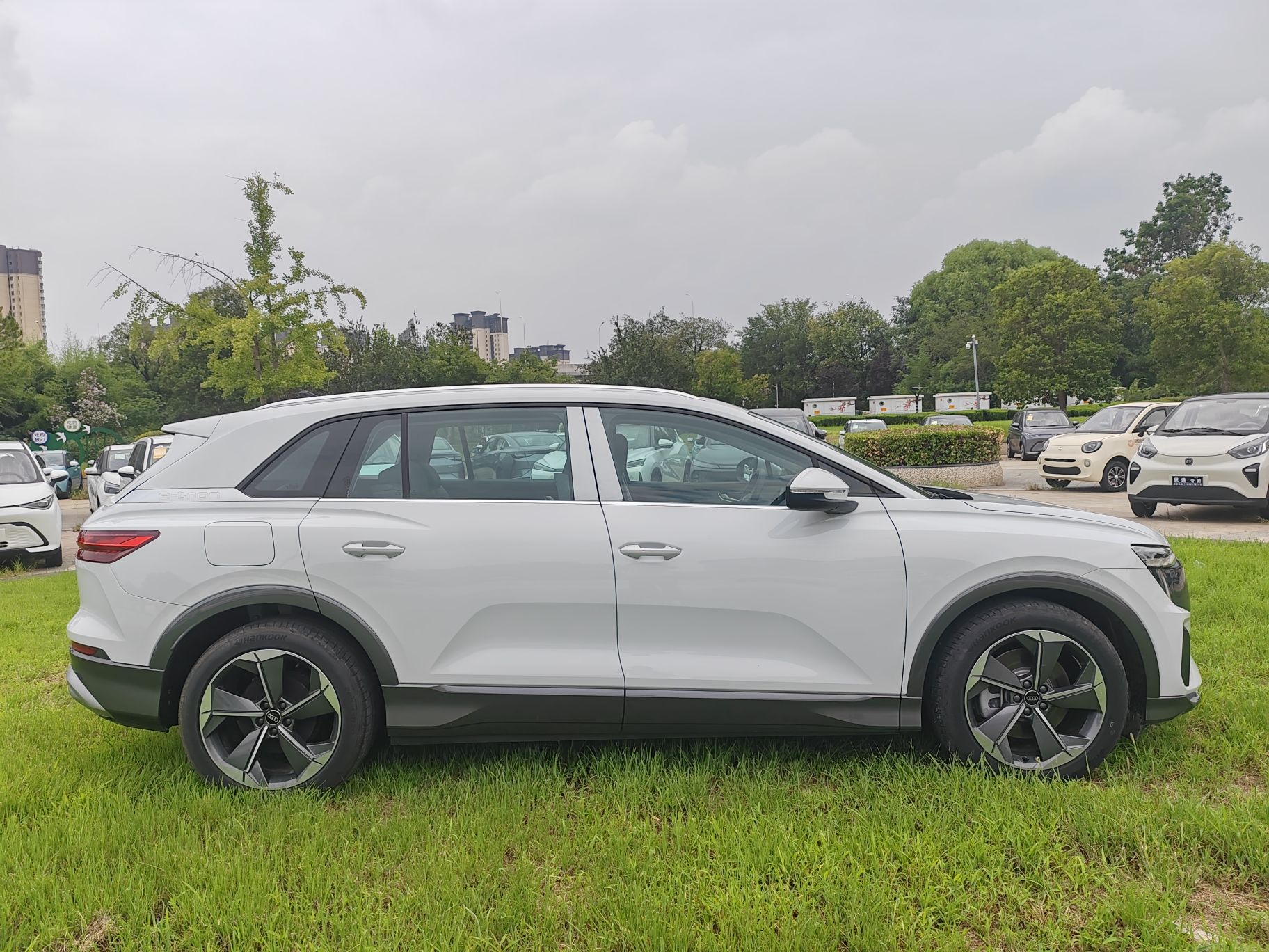 奥迪Q5 e-tron 2023款 40 e-tron 星耀型 锦衣套装