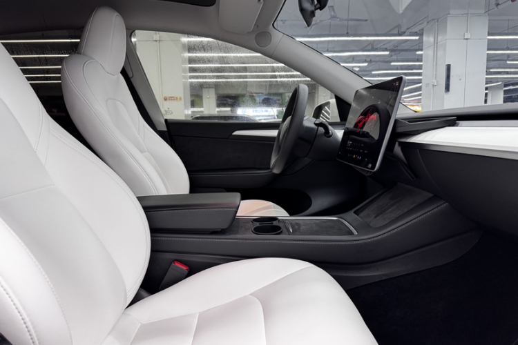 特斯拉 Model Y 2022款 长续航全轮驱动版中控内饰7007