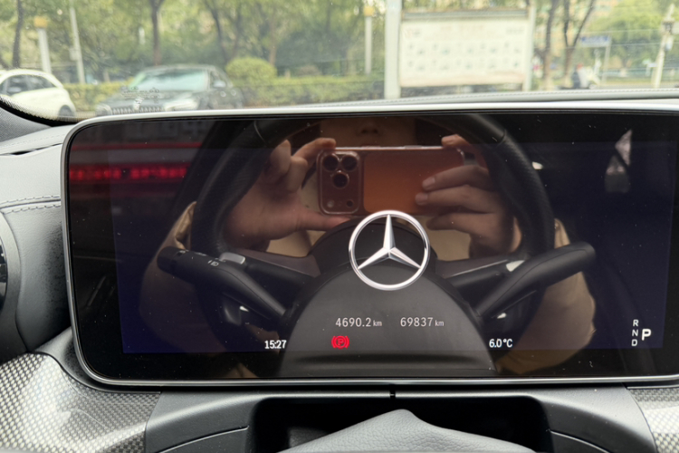 奔驰C级 2023款 C 260 L 运动版中控内饰15