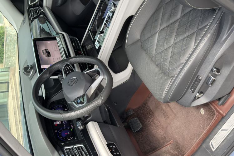 大众 途昂 2023款 530 V6 四驱尊崇旗舰版中控内饰7003