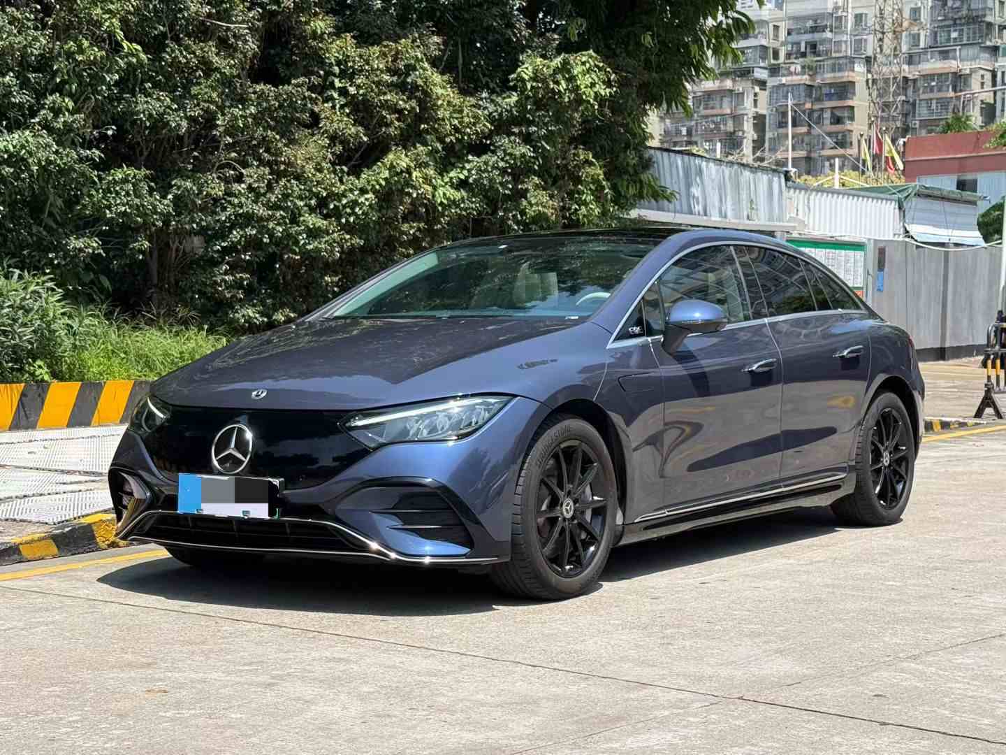 奔驰EQE 2022款 350 先锋版(2)