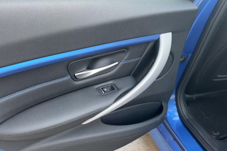 宝马3系 2018款 320i M运动套装局部细节9001