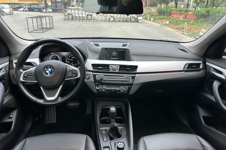 宝马X1 2019款 sDrive18Li 时尚型中控内饰7003