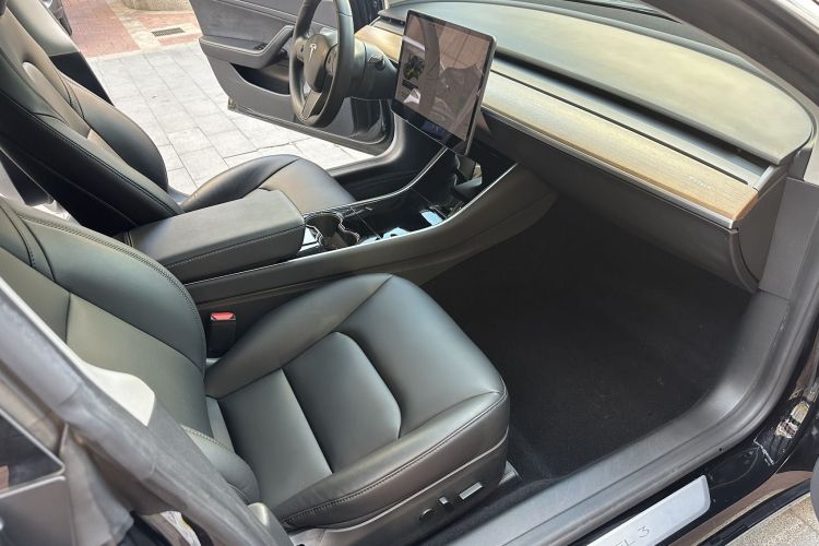 特斯拉 Model 3 2020款 改款 标准续航后驱升级版中控内饰7005