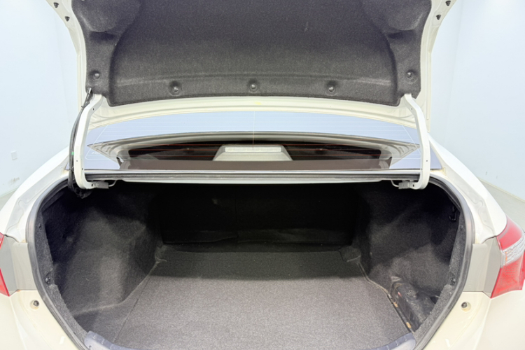 丰田 卡罗拉 2017款 改款 1.2T S-CVT GL-i局部细节9003