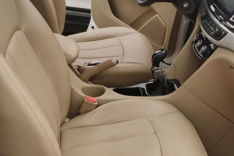 宝骏730 2016款 1.5L 手动舒适型 7座 国V中控内饰7006