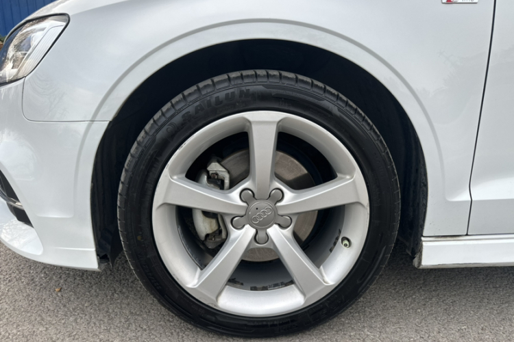 奥迪A3 2018款 30周年年型 Limousine 35 TFSI 时尚型车身外观6007