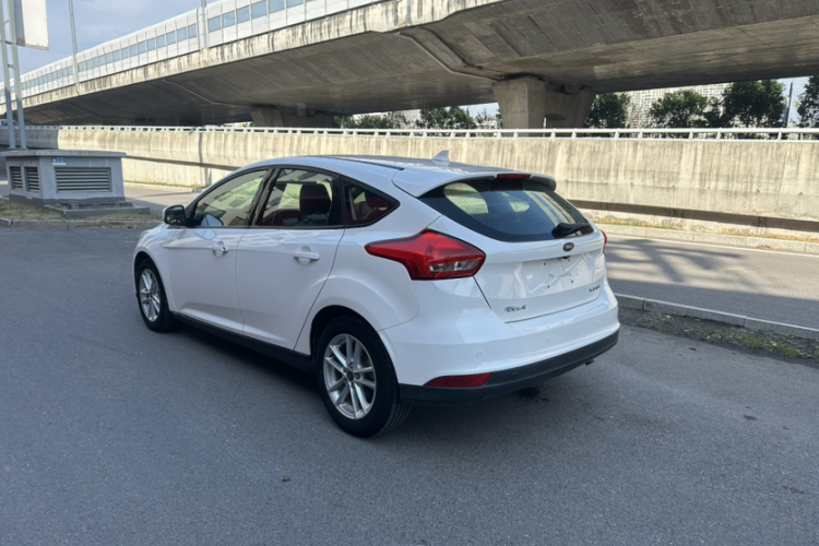 福特 福克斯 2017款 两厢 1.6L 自动风尚型智行版车身外观6005