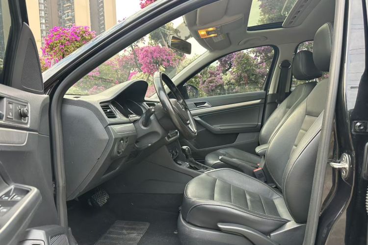 大众 朗逸 2017款 230TSI DSG舒适版中控内饰7007