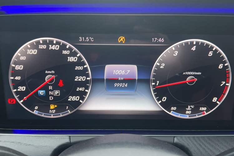 奔驰E级 2016款 E 200 L 运动型中控内饰15