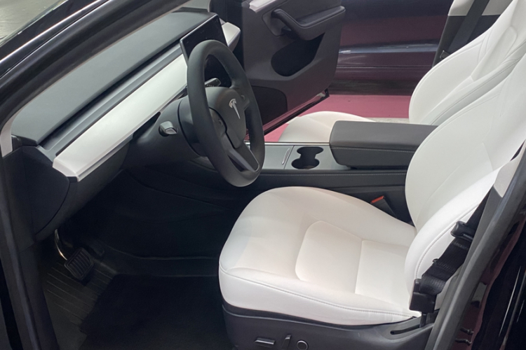 特斯拉 Model Y 2022款 改款 长续航全轮驱动版中控内饰7008