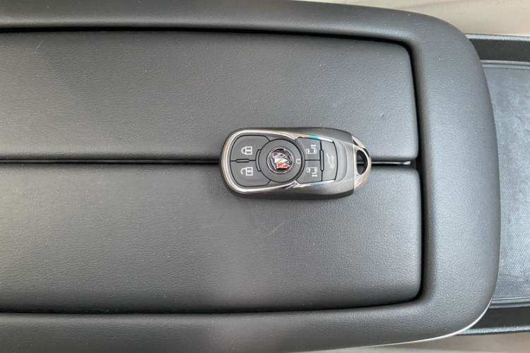 别克GL8 2020款 Avenir艾维亚 六座贤礼版中控内饰7001