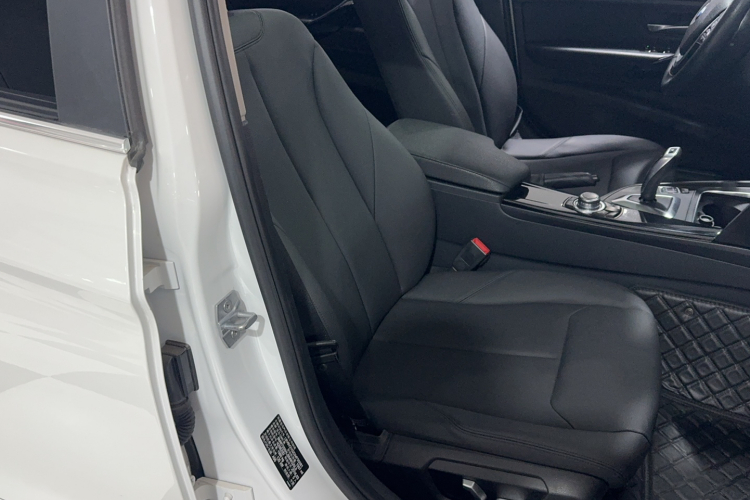 宝马3系 2016款 320Li 时尚型局部细节41