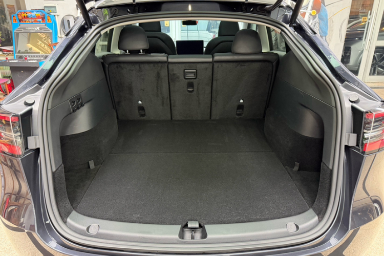 特斯拉 Model Y 2024款 后轮驱动版中控内饰7007