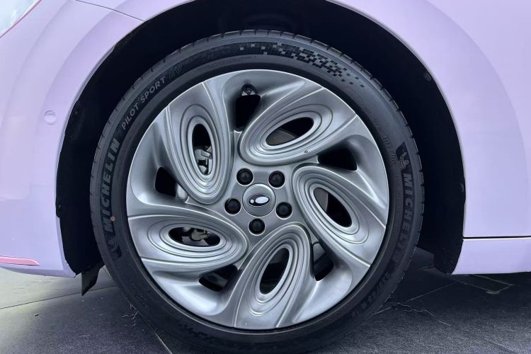 欧拉闪电猫 2022款 555km 尊贵版车身外观6005