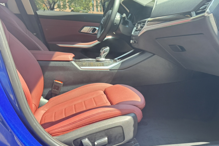 宝马3系 2022款 325Li M运动套装中控内饰7011