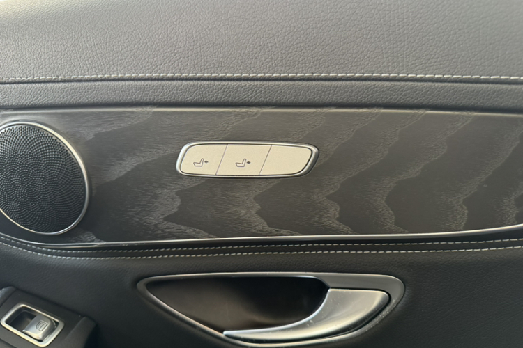 奔驰C级 2018款 C 200 L 运动版中控内饰7004