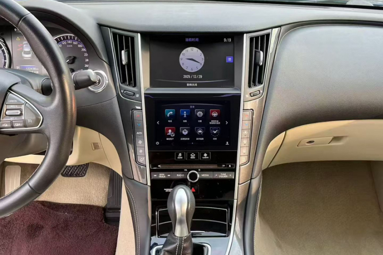 英菲尼迪Q50L 2015款 2.0T 舒适版中控内饰15
