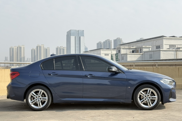 宝马1系 2021款 改款 120i M运动曜夜版车身外观6006