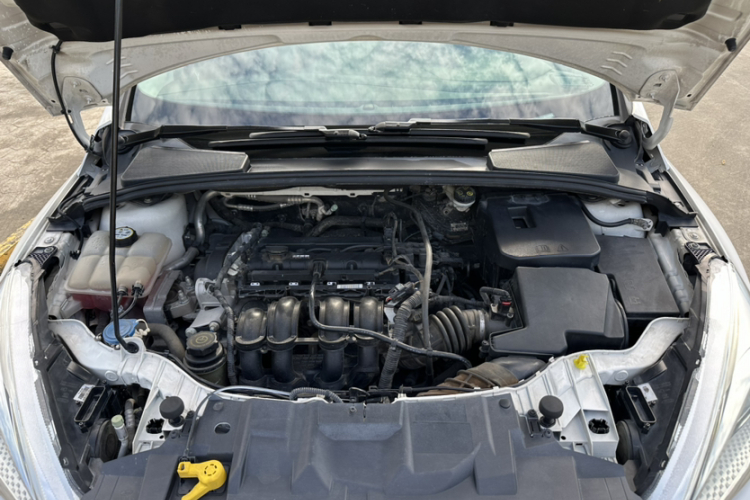 福特 福克斯 2017款 三厢 1.6L 自动风尚型智行版局部细节24