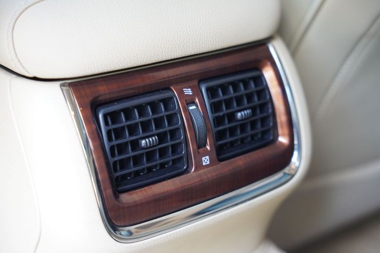 丰田 皇冠 2015款 2.0T 时尚版中控内饰7010