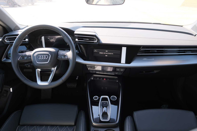 奥迪A3 2025款 A3L Limousine 35TFSI 飞驰尊享型中控内饰7001