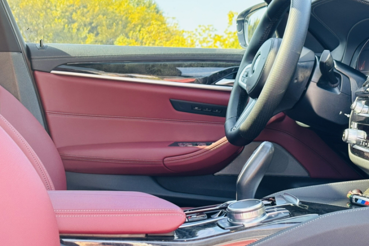 宝马5系 2021款 改款 525Li M运动套装中控内饰7008