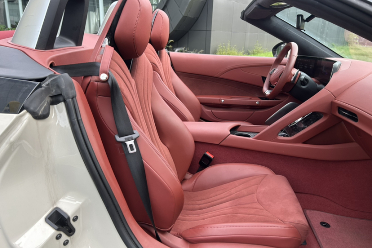 名爵 MG Cyberster 2024款 520km 传奇四驱红篷版中控内饰7011