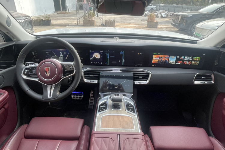 红旗E-HS9 2022款 660km 旗畅版 六座中控内饰7003