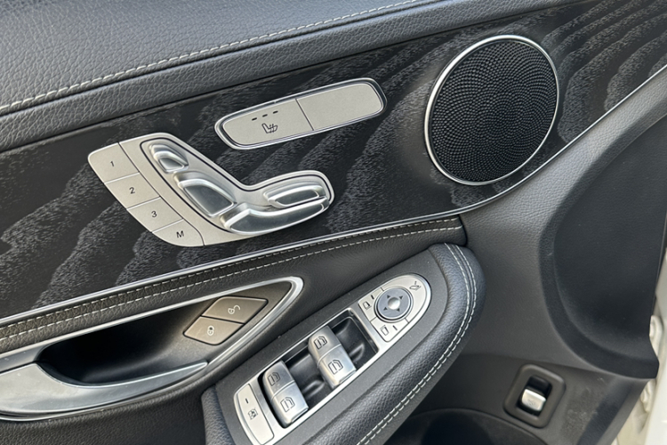 奔驰C级 2020款 改款 C 260 L 运动版局部细节18