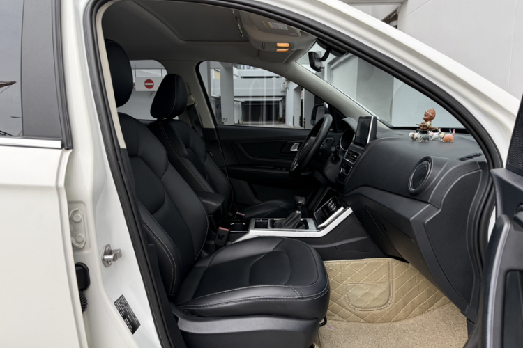 奔腾X40 2019款 1.6L 自动豪华型 国V中控内饰7008