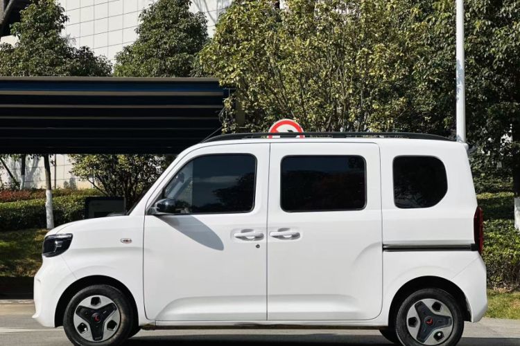 五菱汽车 五菱之光新能源 2025款 201km 舒适型车身外观6005