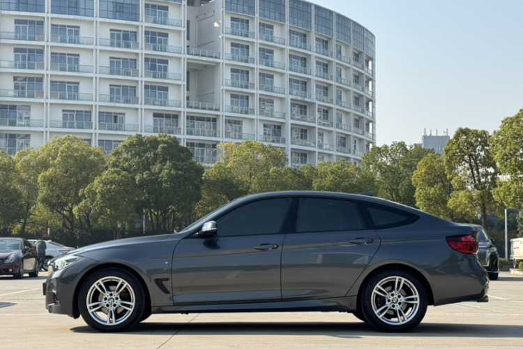 宝马3系GT 2020款 320i M运动套装车身外观6001