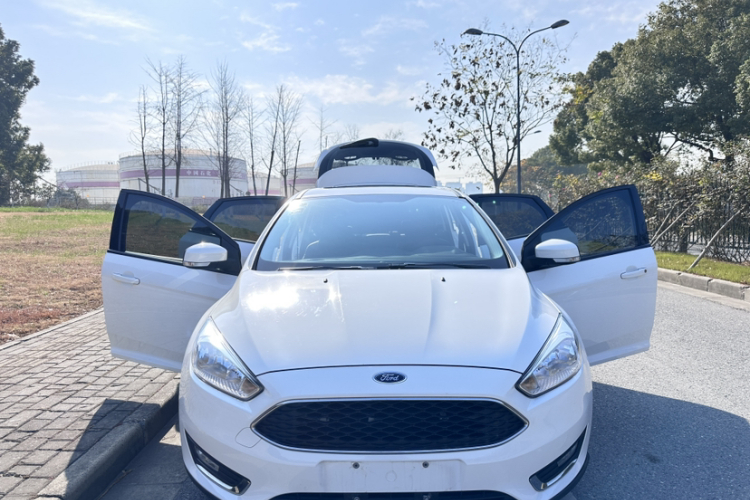 福特 福克斯 2015款 两厢 1.6L 自动风尚型车身外观6002