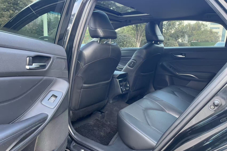 丰田 亚洲龙 2019款 2.0L XLE尊享版 国VI中控内饰7004