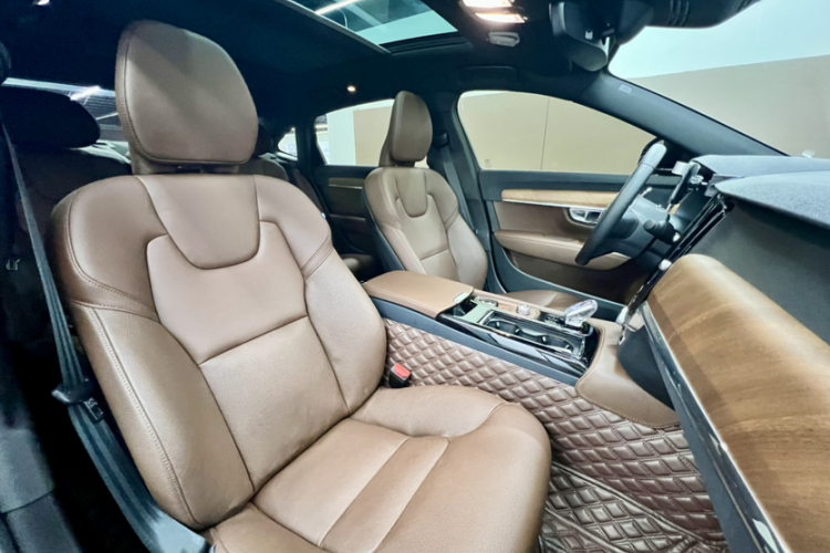 沃尔沃S90新能源 2024款 插电式混动 四驱长续航智逸豪华版中控内饰7004