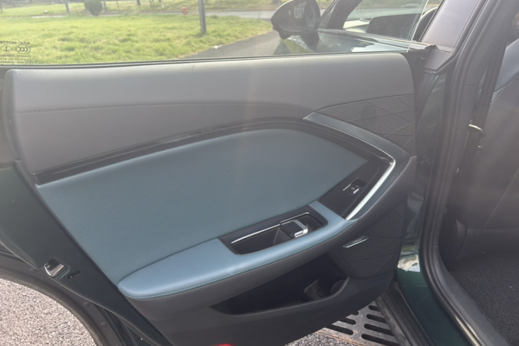 名爵 MG7 2023款 2.0T 自动Trophy+激擎耀世版中控内饰7008