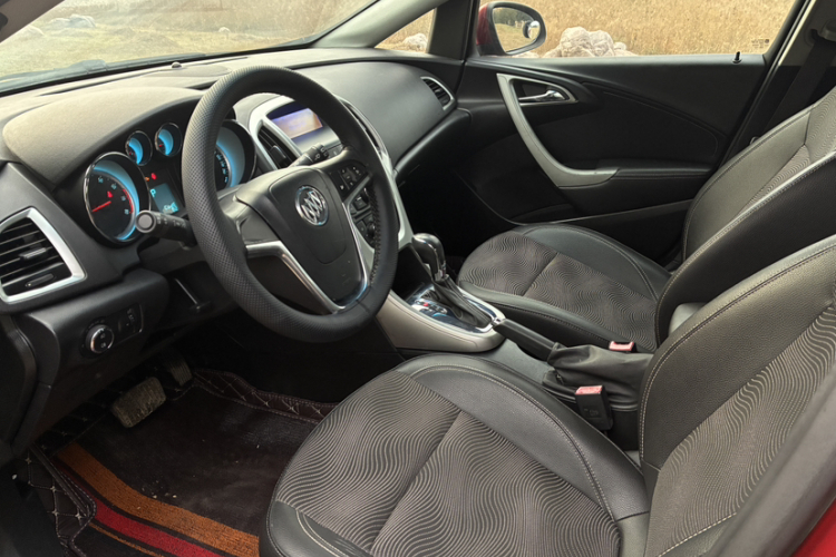 别克 英朗 2013款 XT 1.6T 自动时尚运动版局部细节19