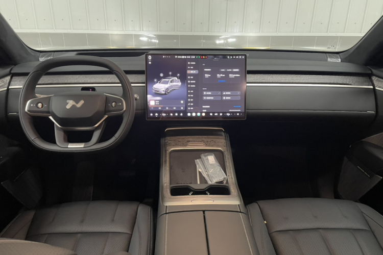 乐道L90 2025款 Max 六座版中控内饰7002