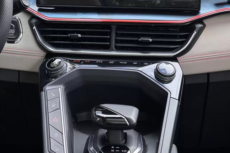 领克06 2023款 Remix 1.5T 耀Halo中控内饰7005