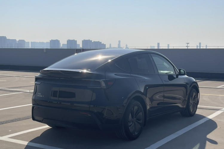 特斯拉 Model Y 2025款 后轮驱动版车身外观6006