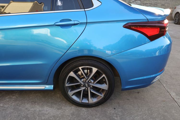 奇瑞 艾瑞泽GX 2019款 Pro 1.5T CVT睿色版 国VI车身外观6012